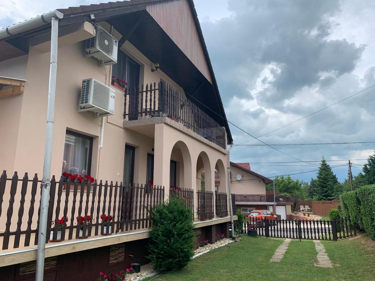 Nagcsalados Rozsa Apartman Балатонлелле Экстерьер фото